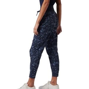 Athleta Trekkie Floral North Printed Jogger Ethereal Bloom Cottage Blue size 10